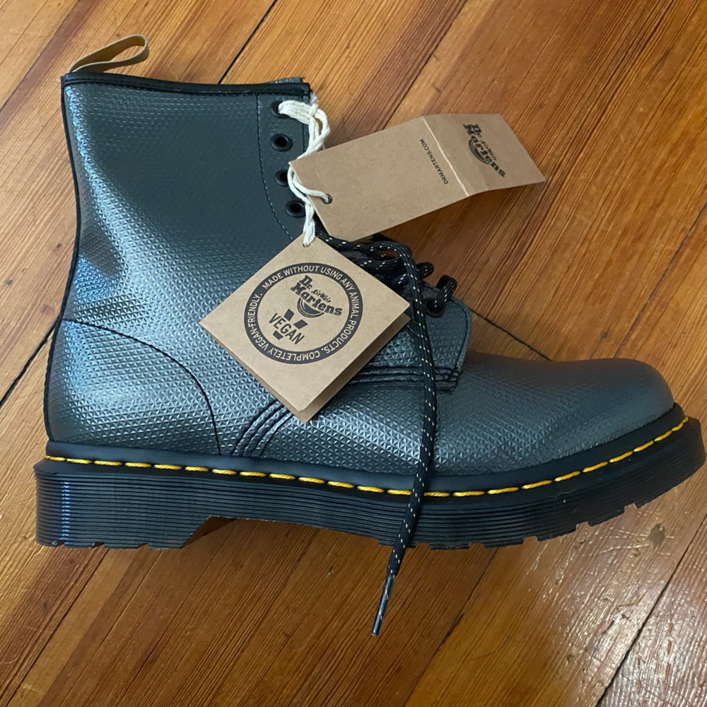 Dr Martens VEGAN 1460 METALLIC EMBOSS LACE UP BOOTS NWT